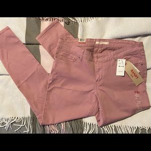 Women’s Levi Jeans